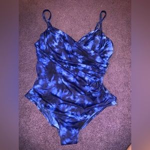 Women’s size XL blue bathing suit never worn brand new
